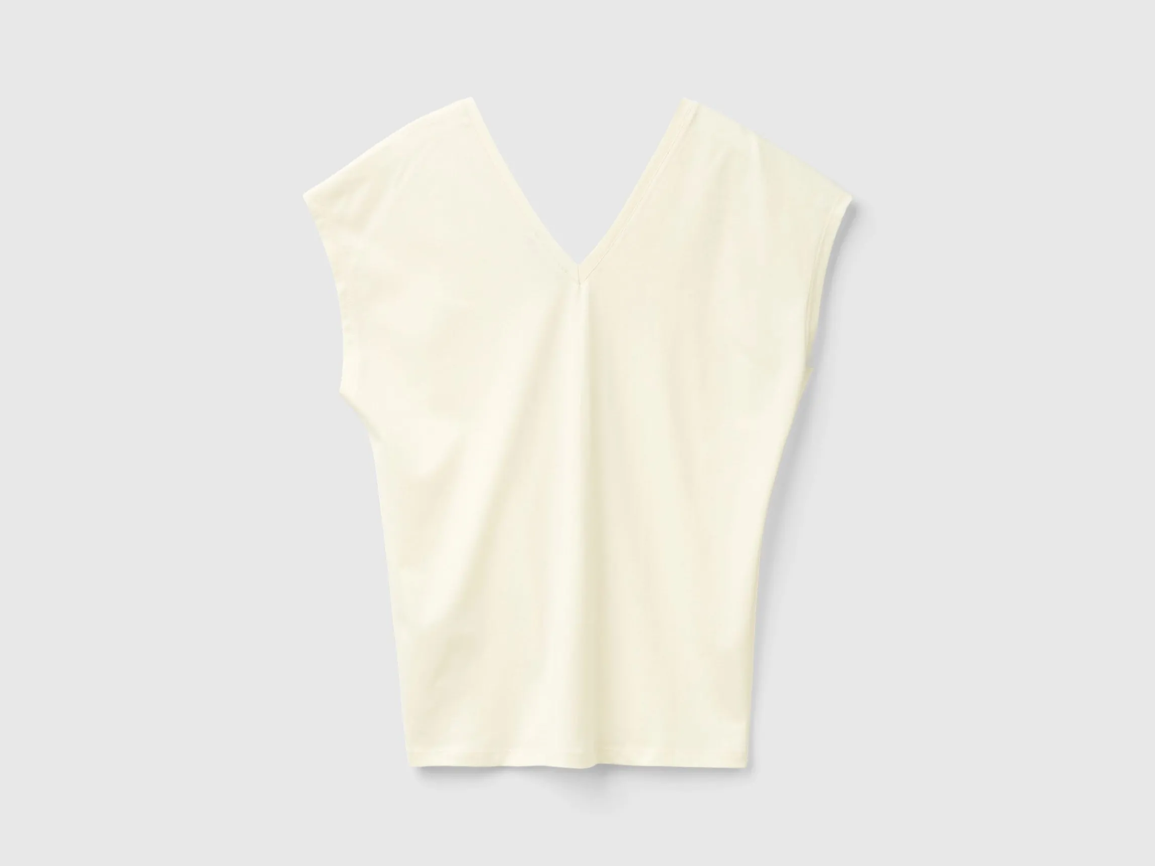 T-shirt with kimono sleeves