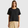 T-shirt with opening at back