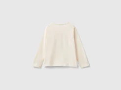 T-shirt with petal effect applique