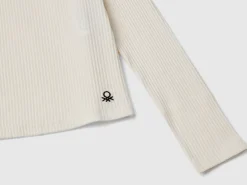 T-shirt with print on the back