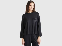 T-shirt with silk pocket