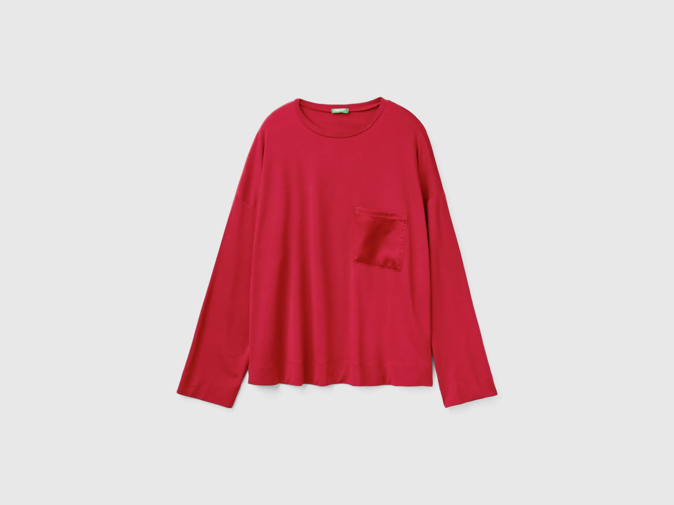 T-shirt with silk pocket