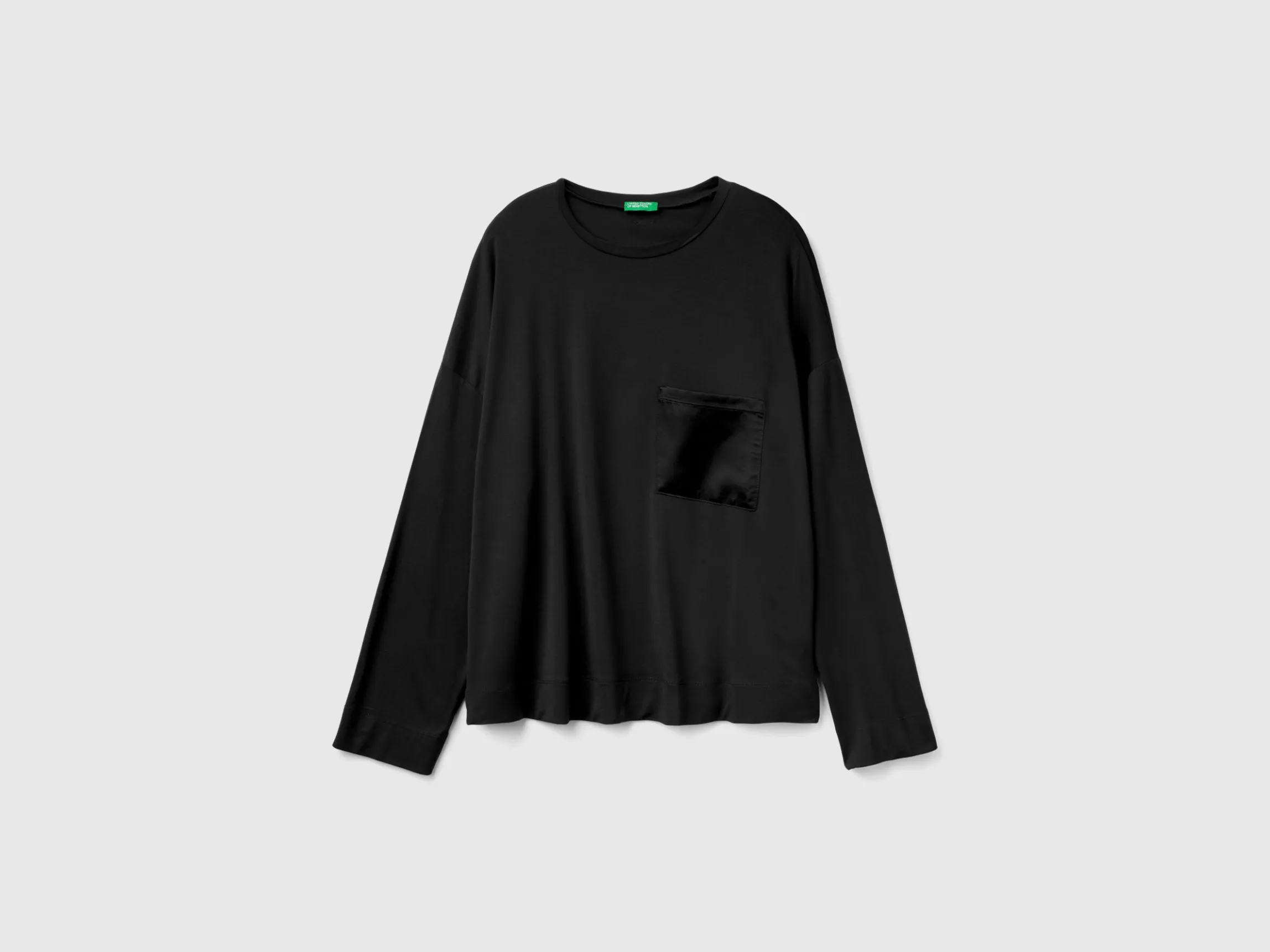 T-shirt with silk pocket