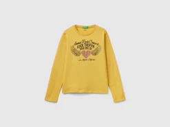 T-shirt with stud applique