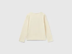 T-shirt with stud applique