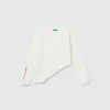 T-shirt with uneven bottom