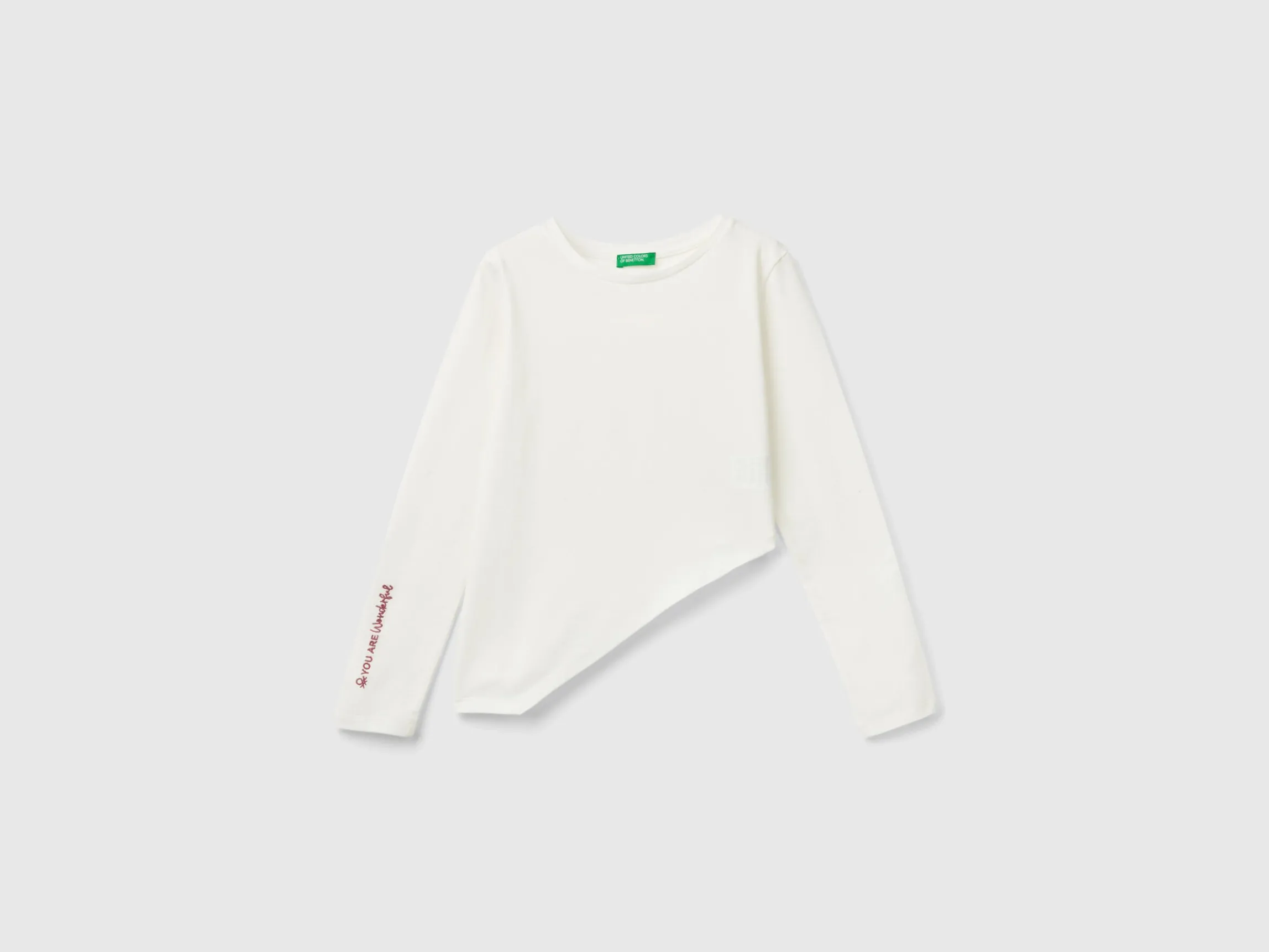 T-shirt with uneven bottom