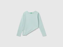 T-shirt with uneven bottom