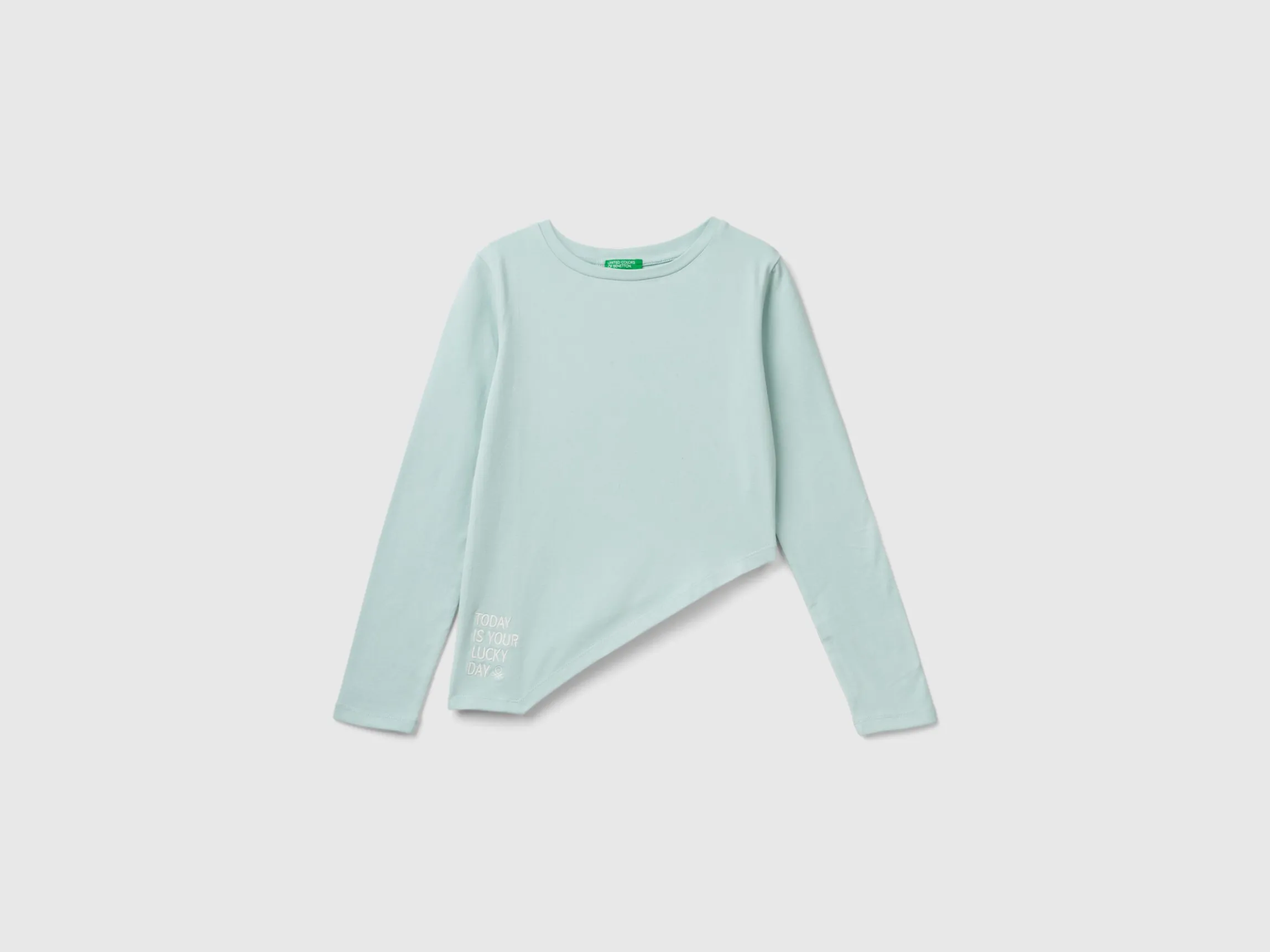 T-shirt with uneven bottom