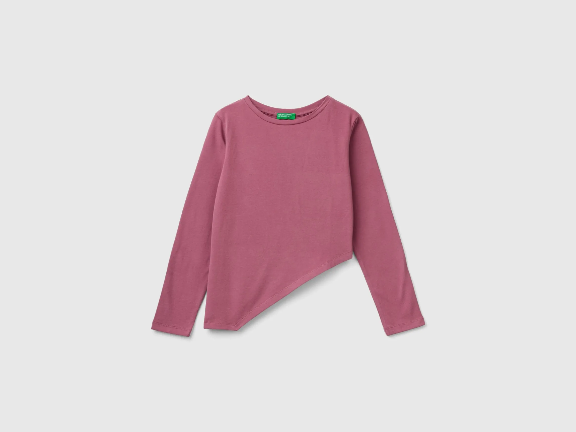 T-shirt with uneven bottom