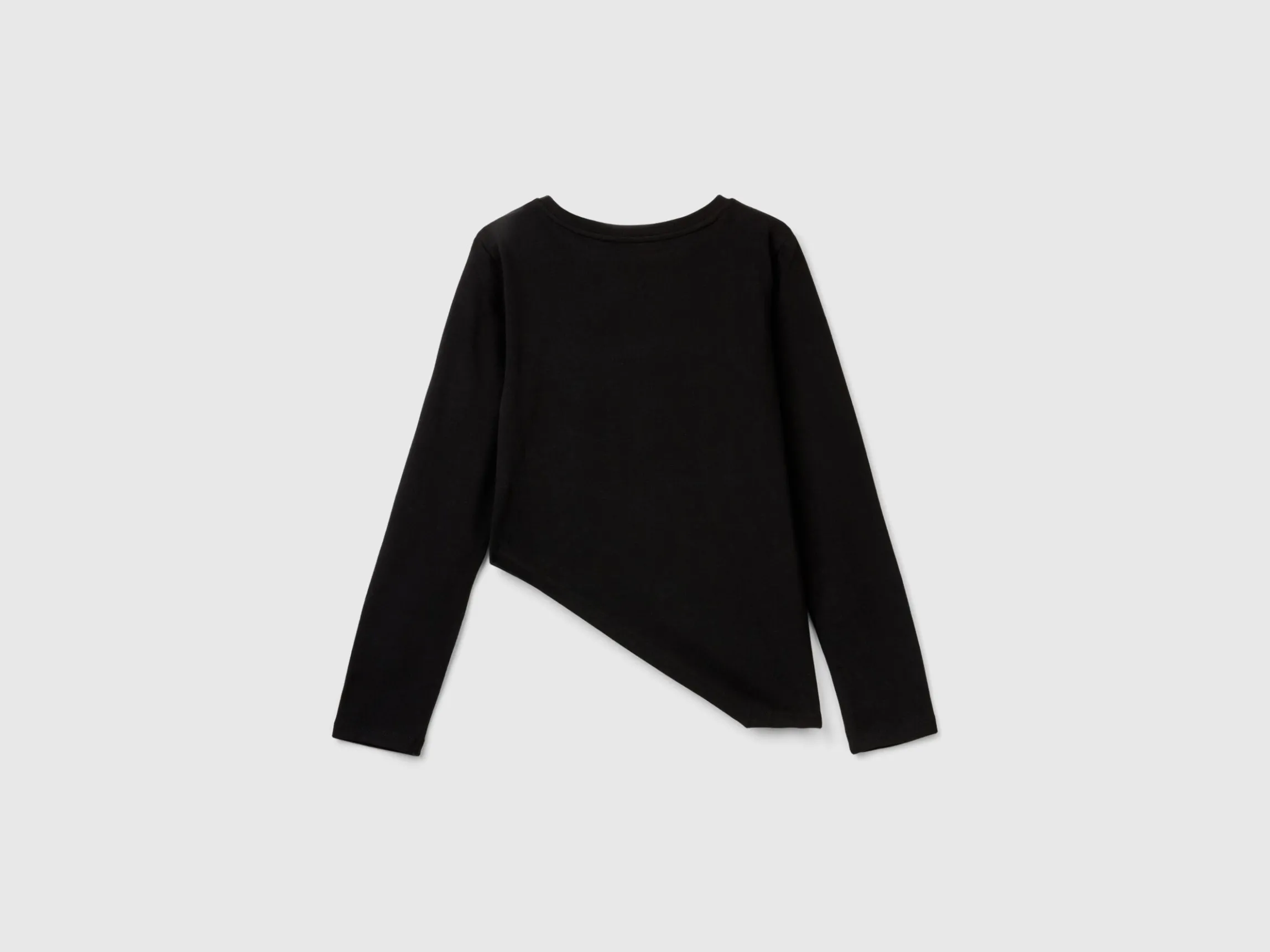 T-shirt with uneven bottom