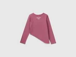 T-shirt with uneven bottom