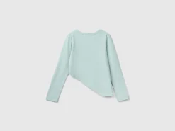 T-shirt with uneven bottom