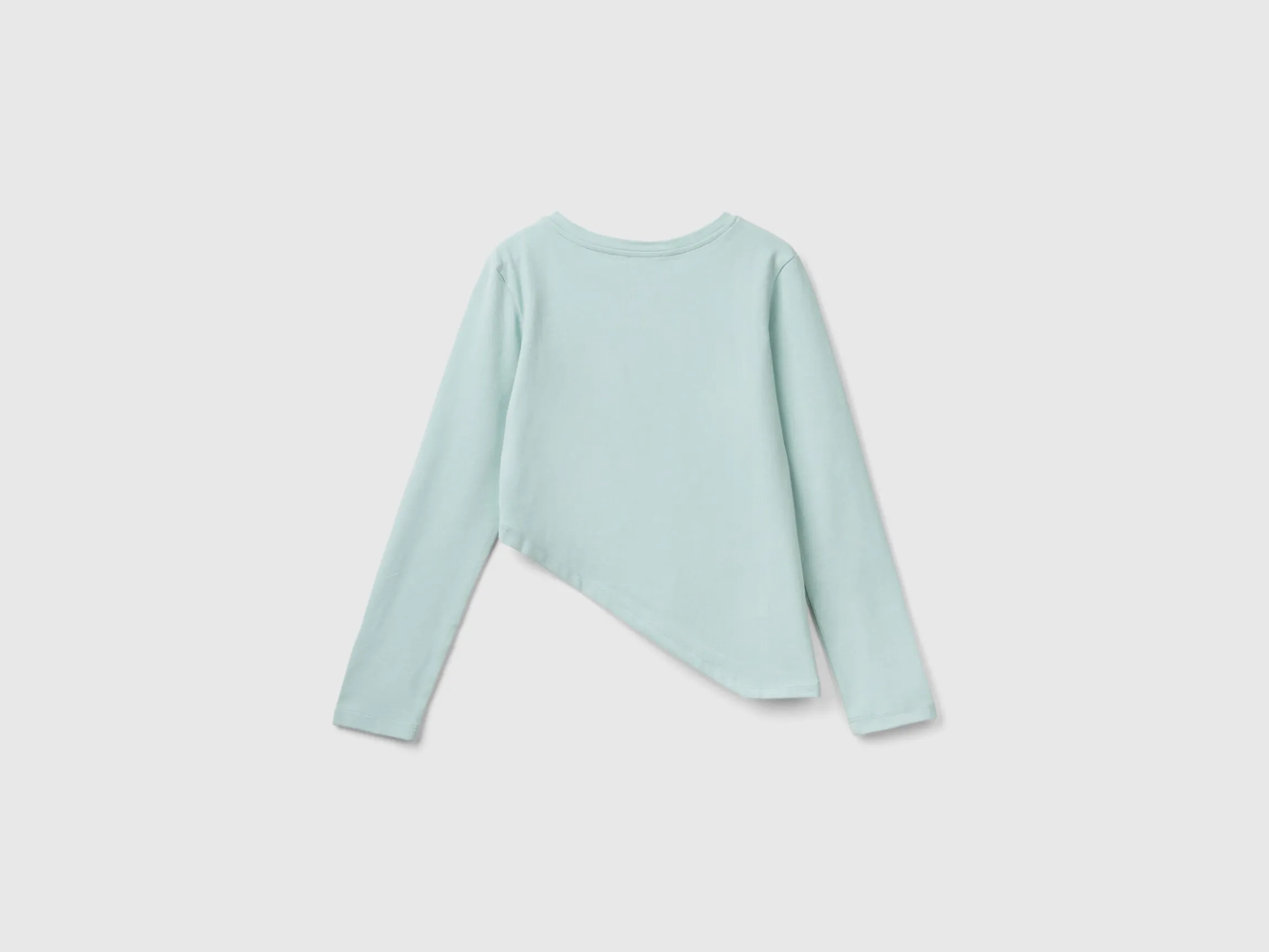 T-shirt with uneven bottom