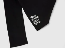 T-shirt with uneven bottom