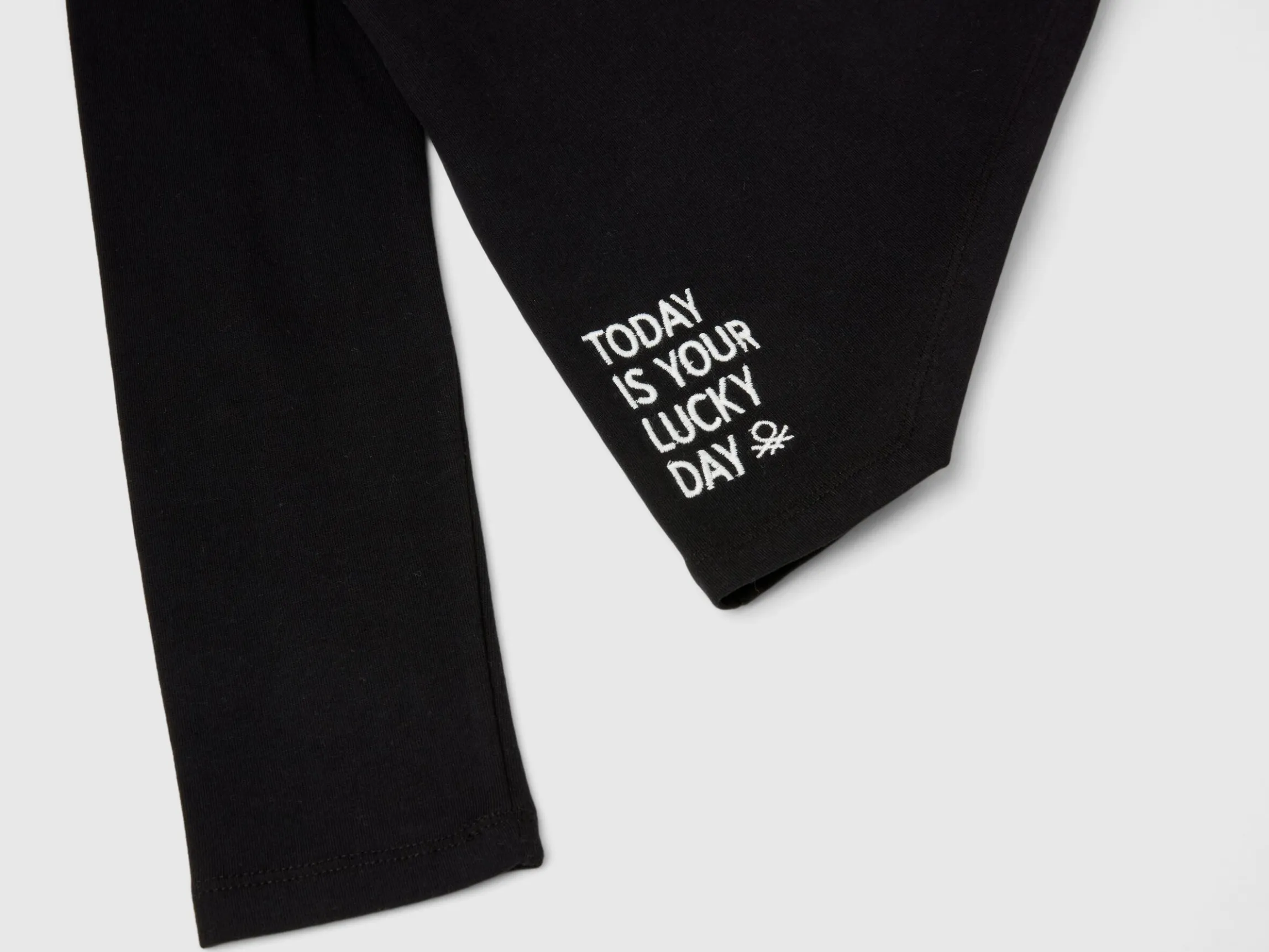 T-shirt with uneven bottom