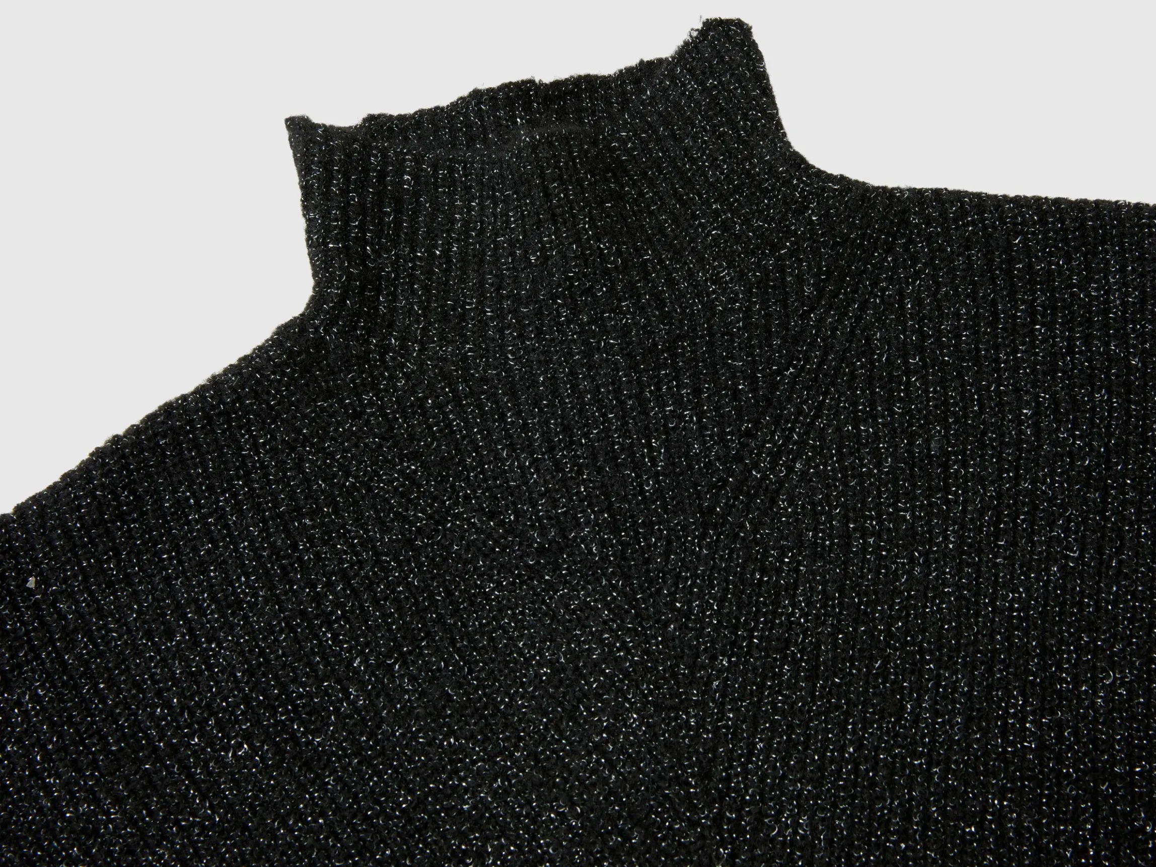 Turtle neck sweater in wool blend