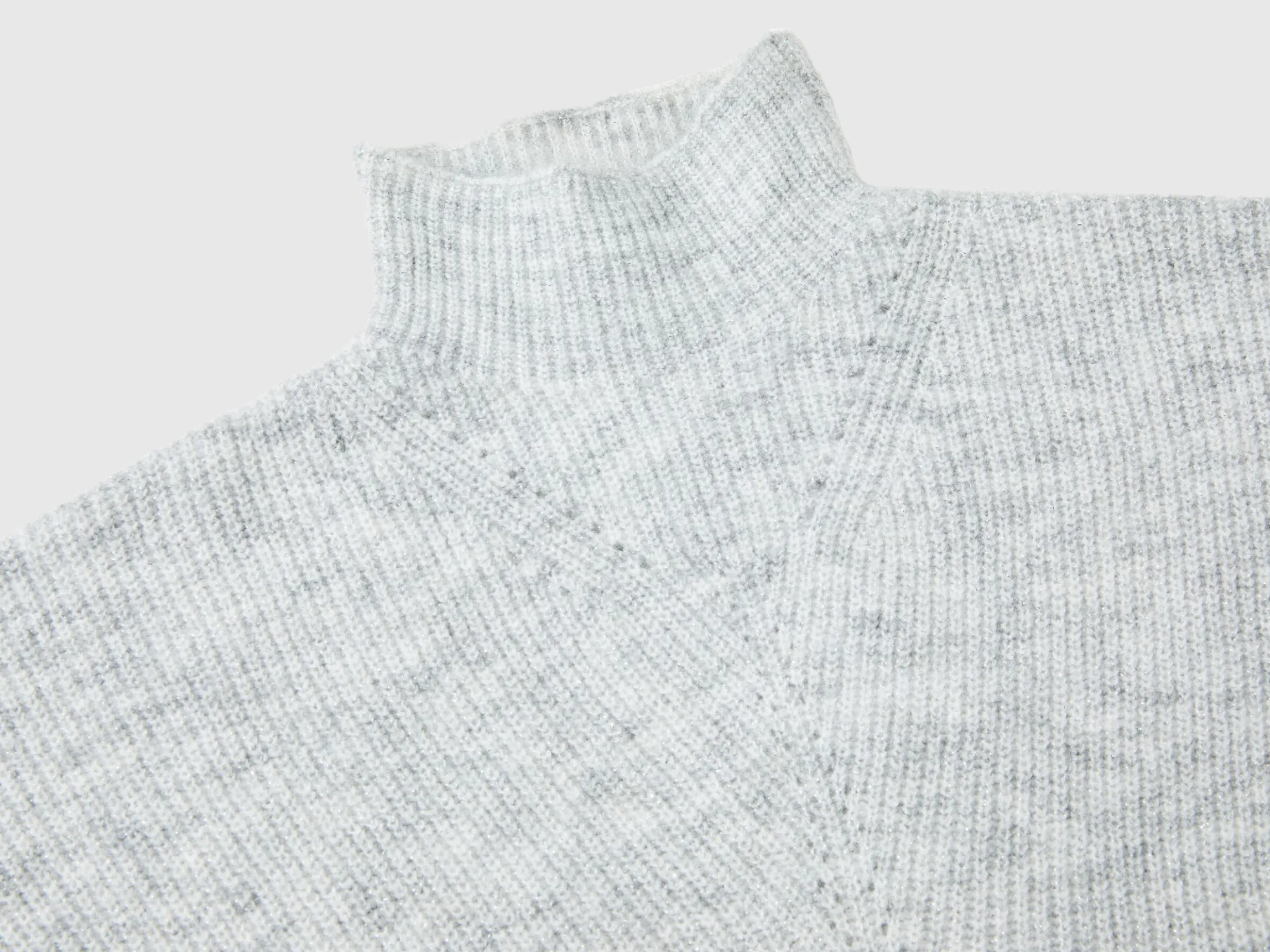 Turtle neck sweater in wool blend