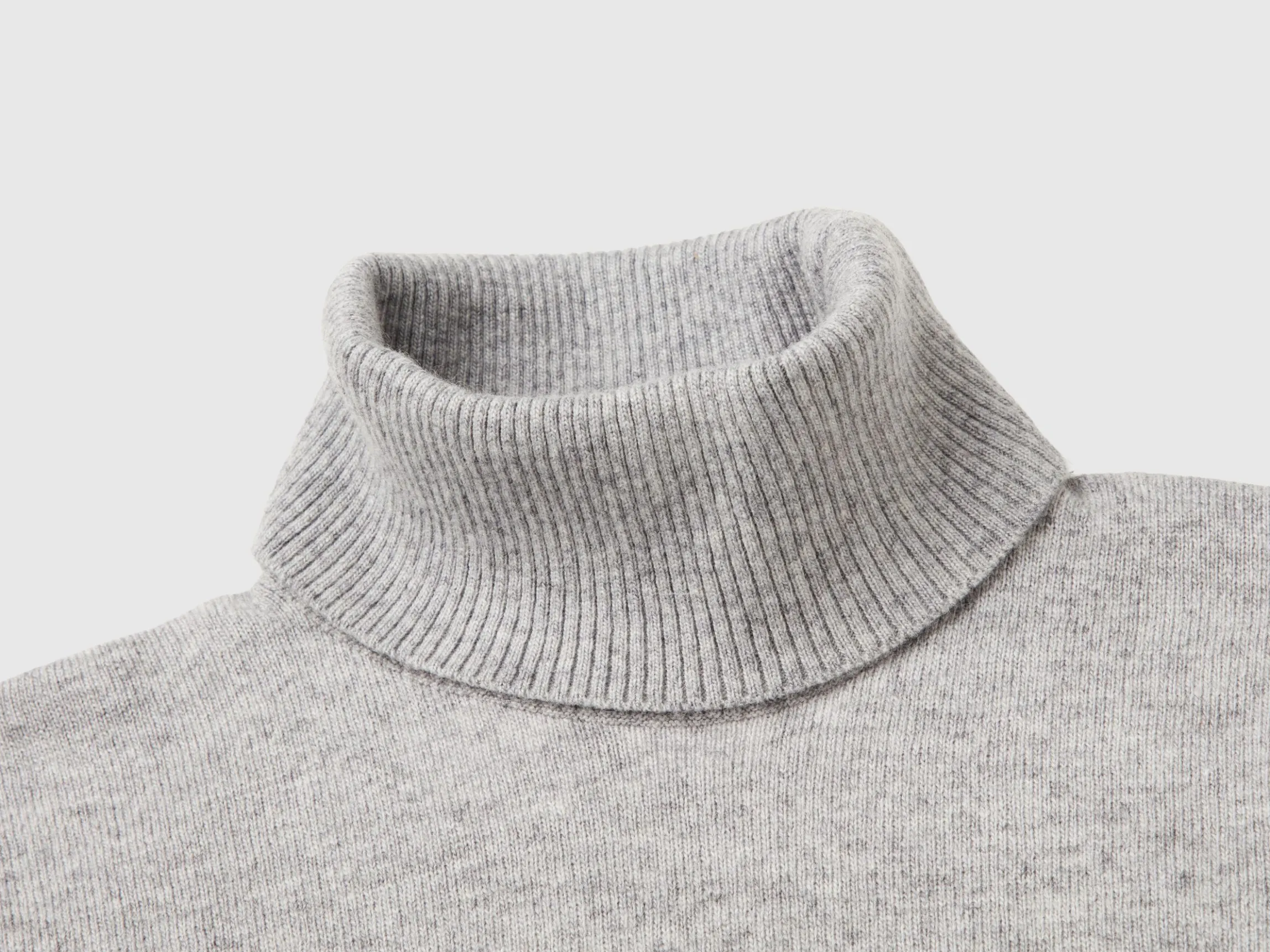 Turtleneck sweater in cashmere and wool blend