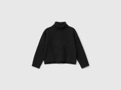Turtleneck sweater with diamonds
