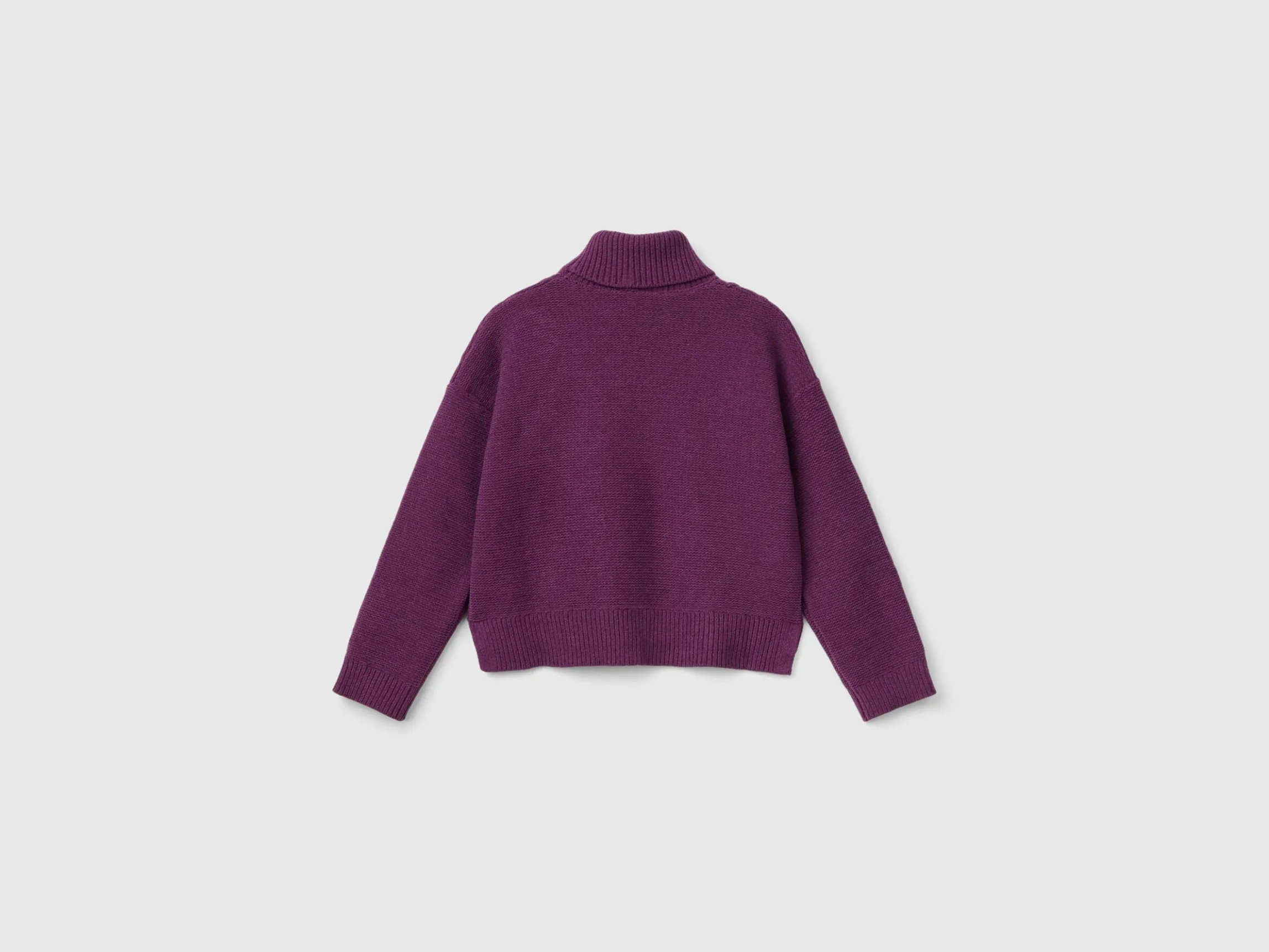 Turtleneck sweater with diamonds