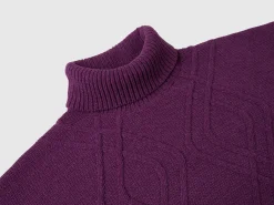Turtleneck sweater with diamonds