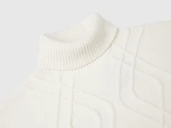 Turtleneck sweater with diamonds