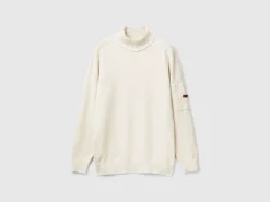 Turtleneck sweater with pocket