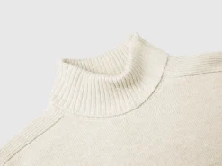 Turtleneck sweater with pocket
