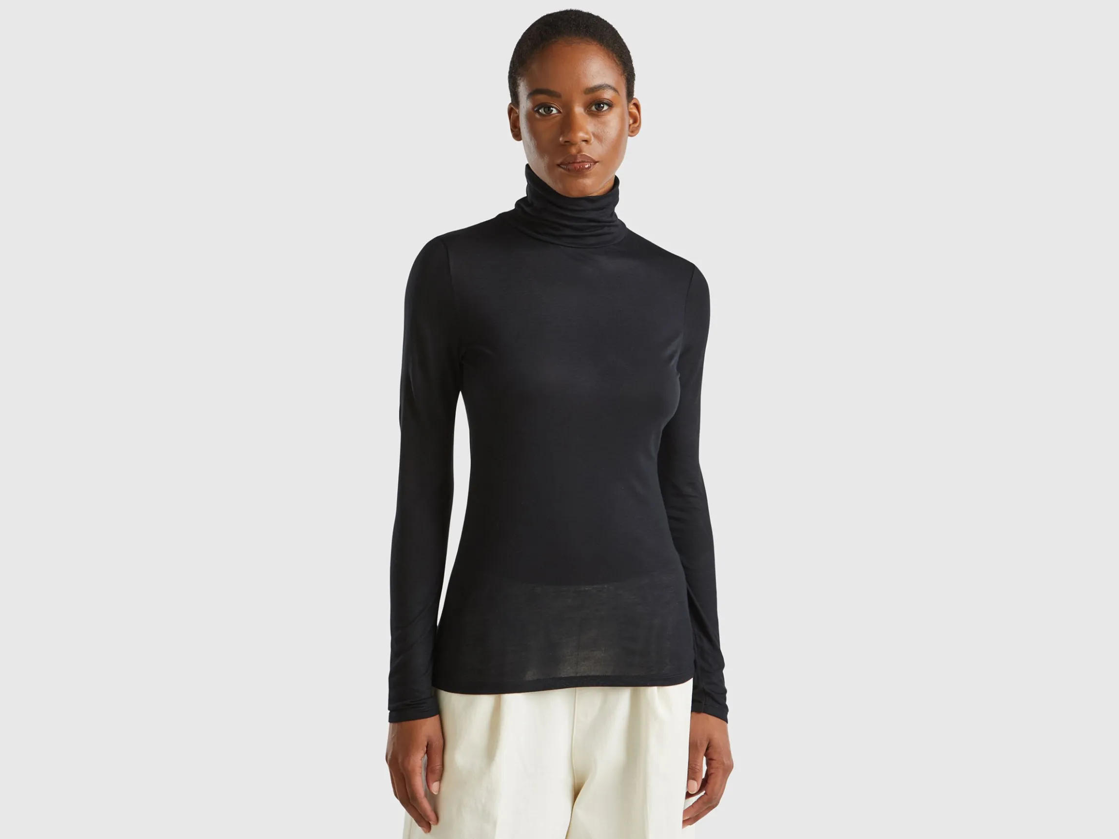 Turtleneck t-shirt in viscose and cashmere blend