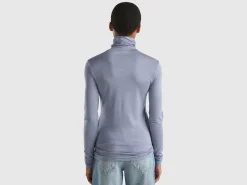Turtleneck t-shirt in viscose and cashmere blend