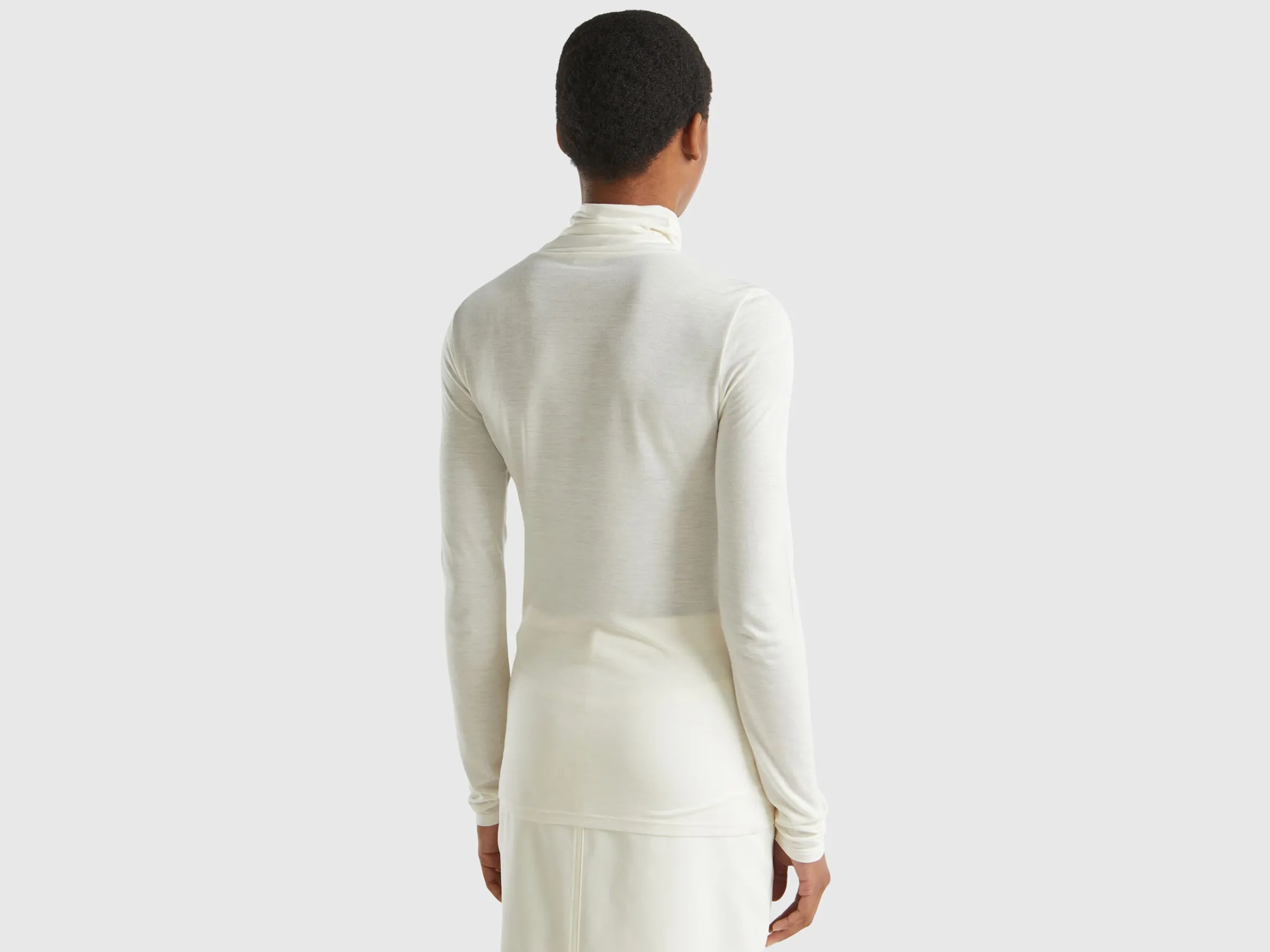Turtleneck t-shirt in viscose and cashmere blend