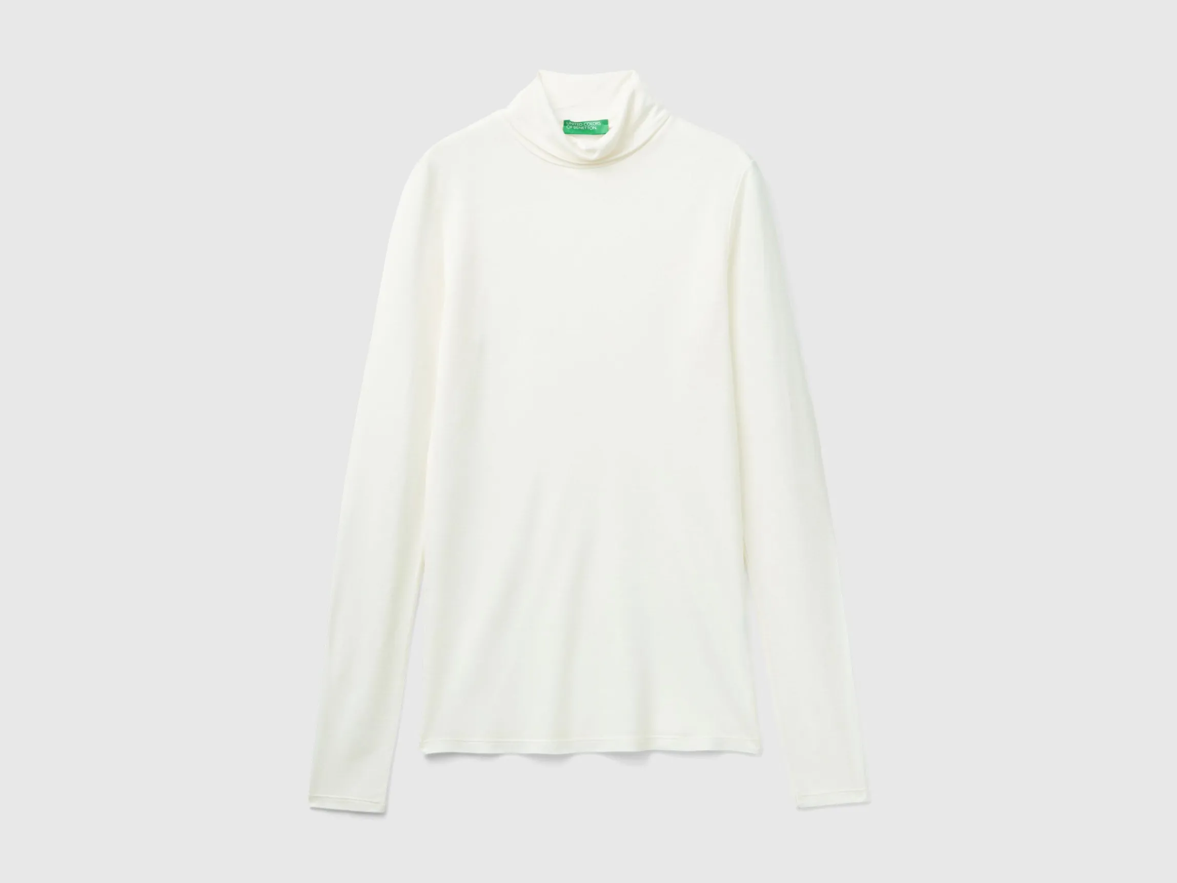 Turtleneck t-shirt in viscose and cashmere blend