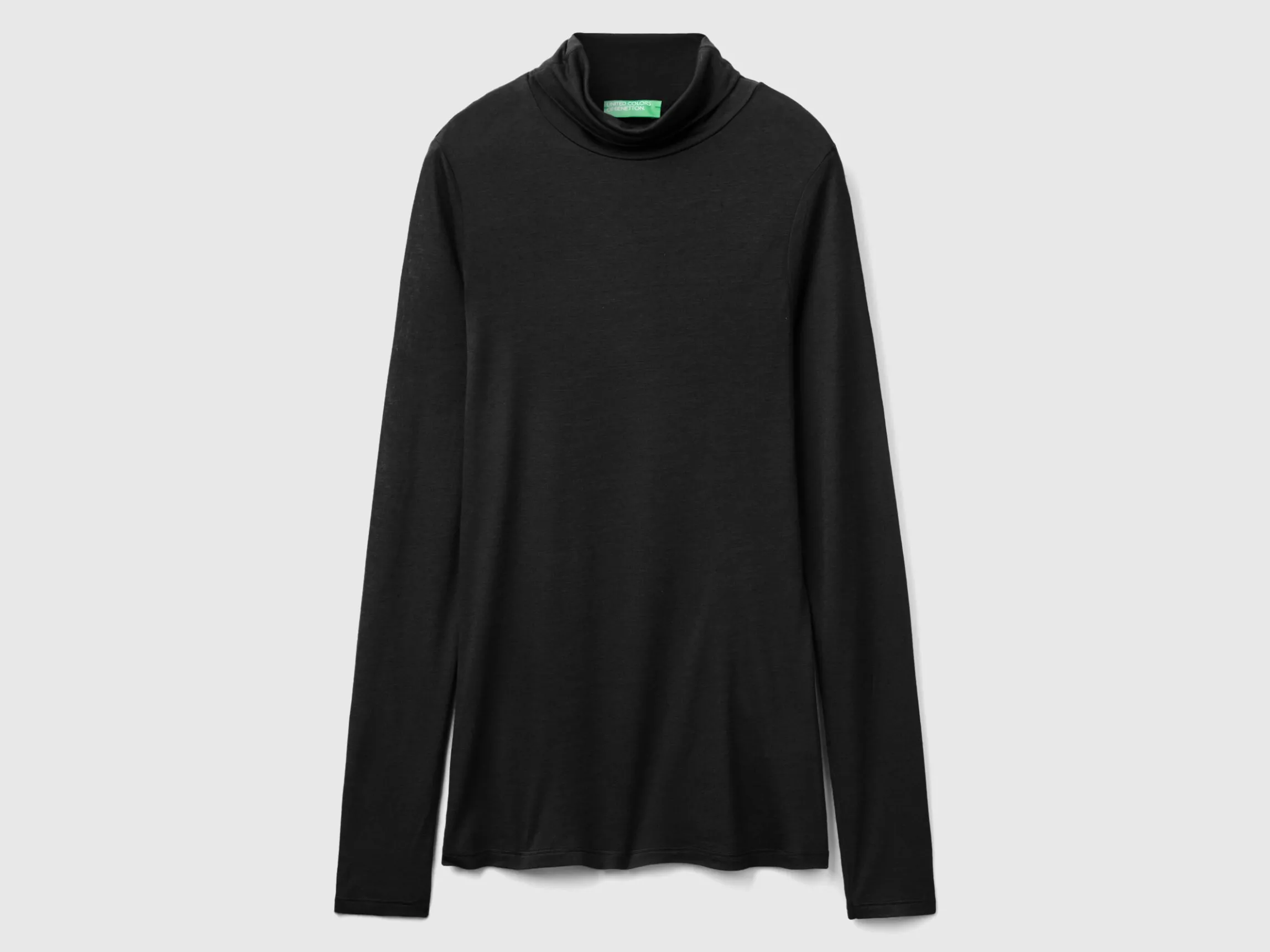 Turtleneck t-shirt in viscose and cashmere blend