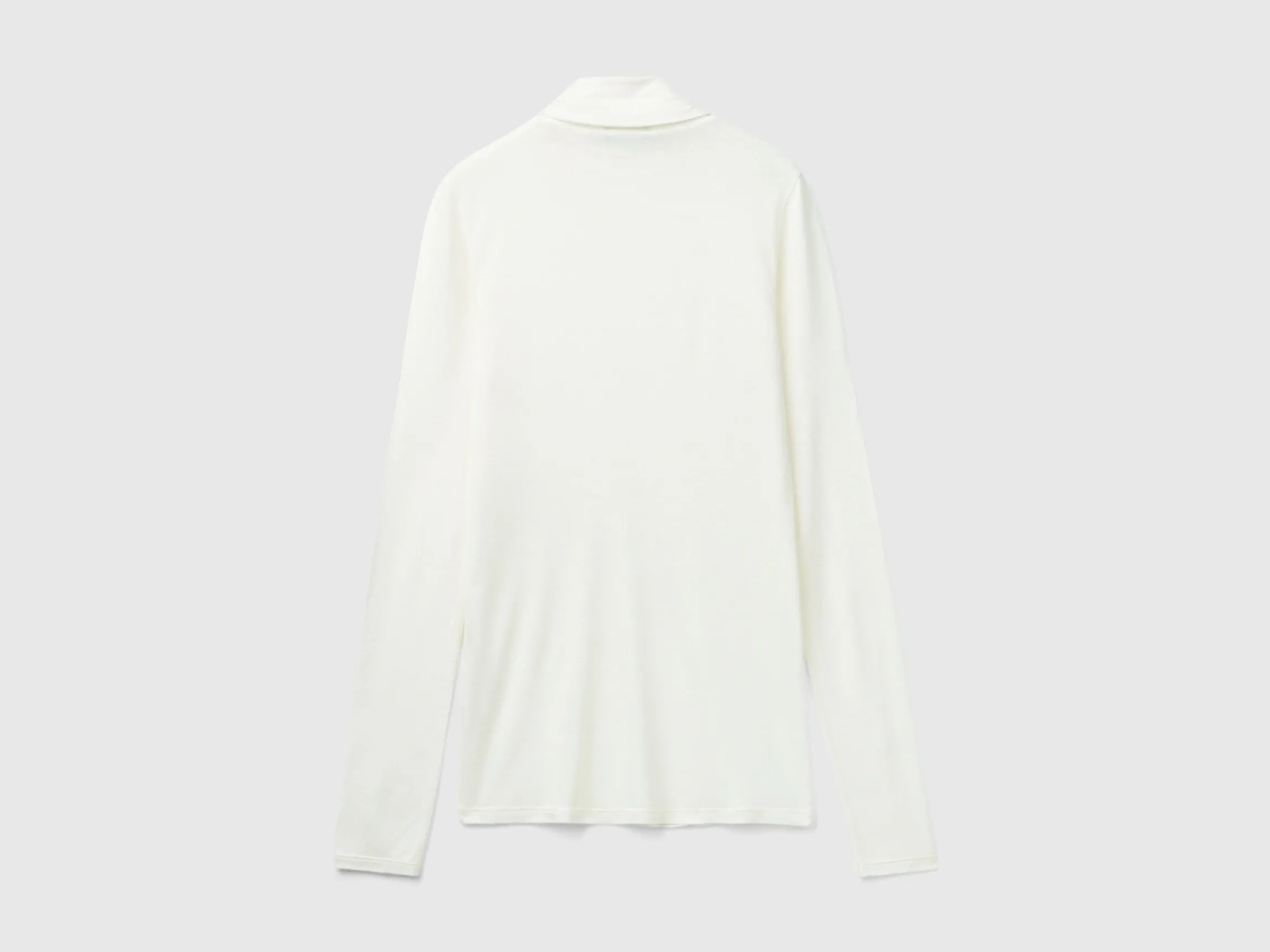Turtleneck t-shirt in viscose and cashmere blend