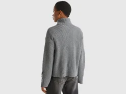 Turtleneck with wide collar