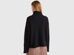 Turtleneck with wide collar