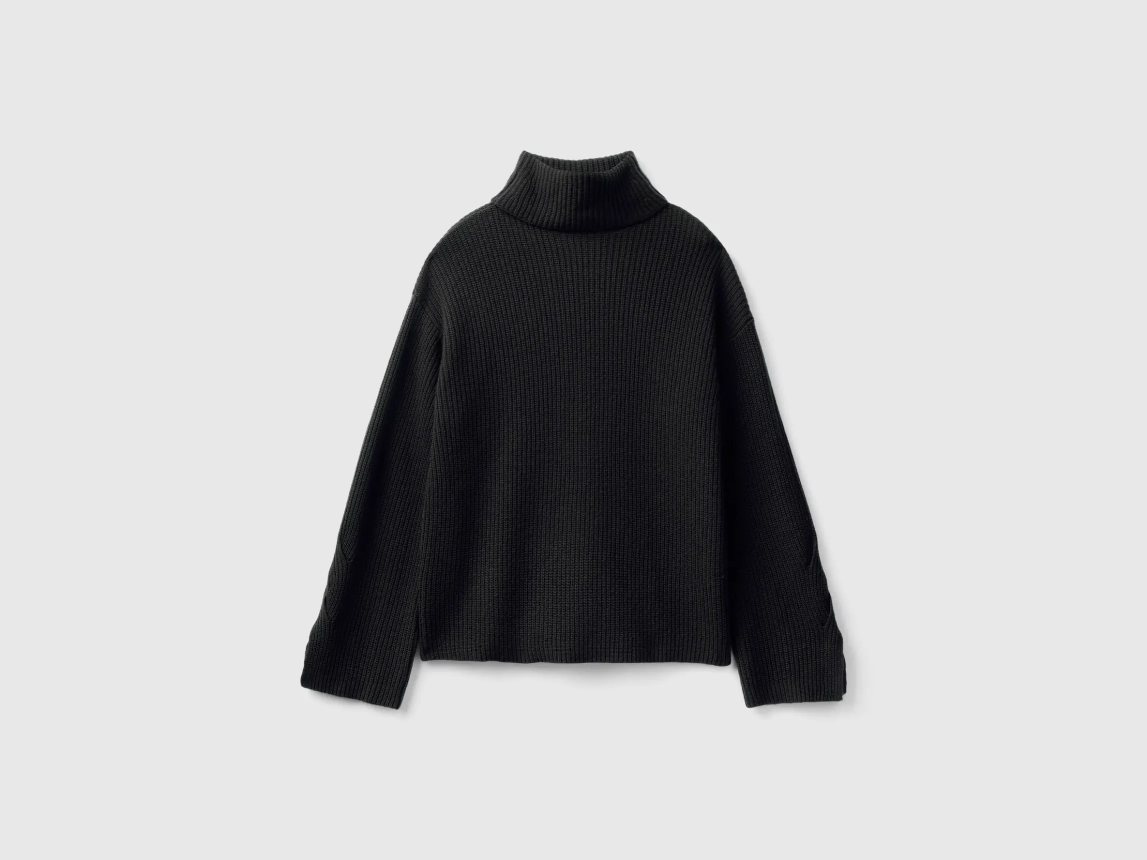 Turtleneck with wide collar