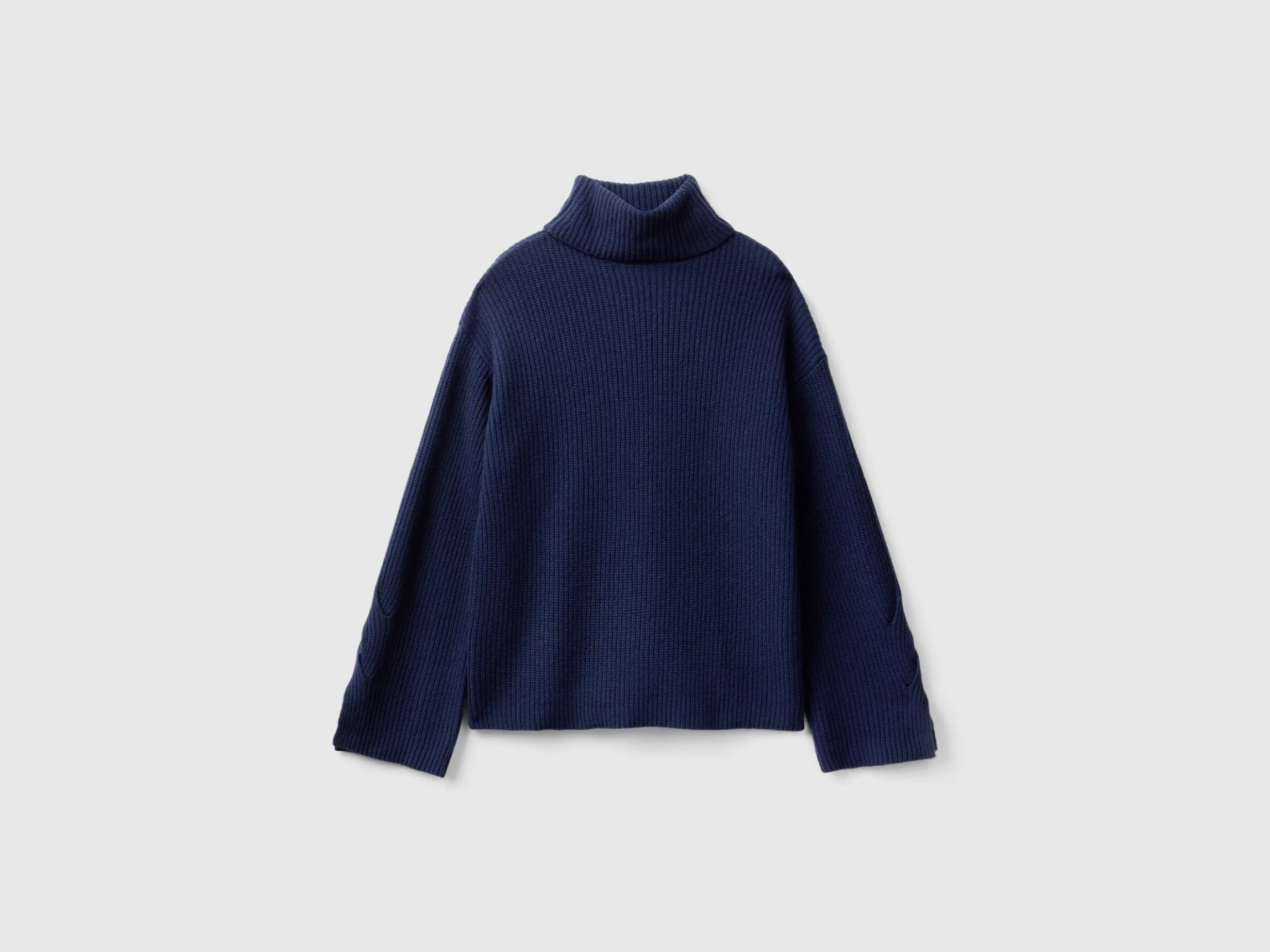 Turtleneck with wide collar