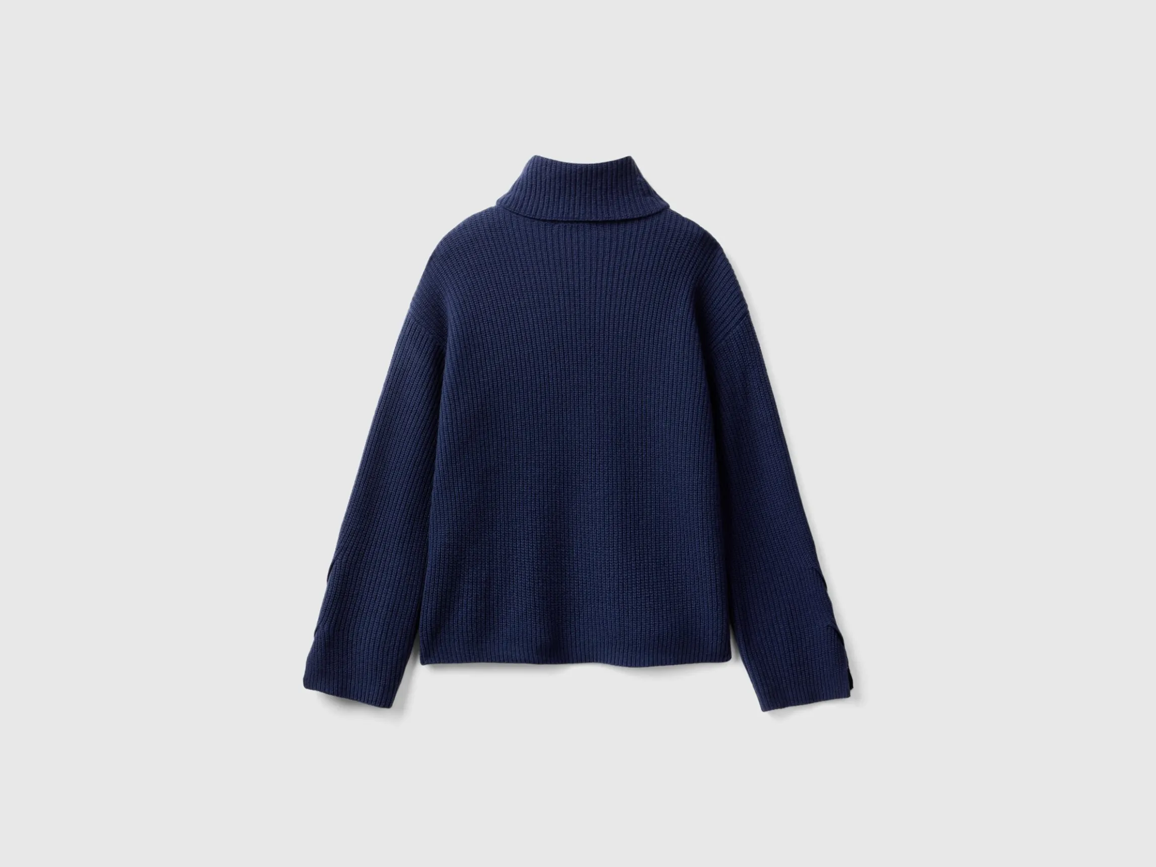 Turtleneck with wide collar