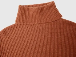 Turtleneck with wide collar