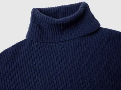 Turtleneck with wide collar