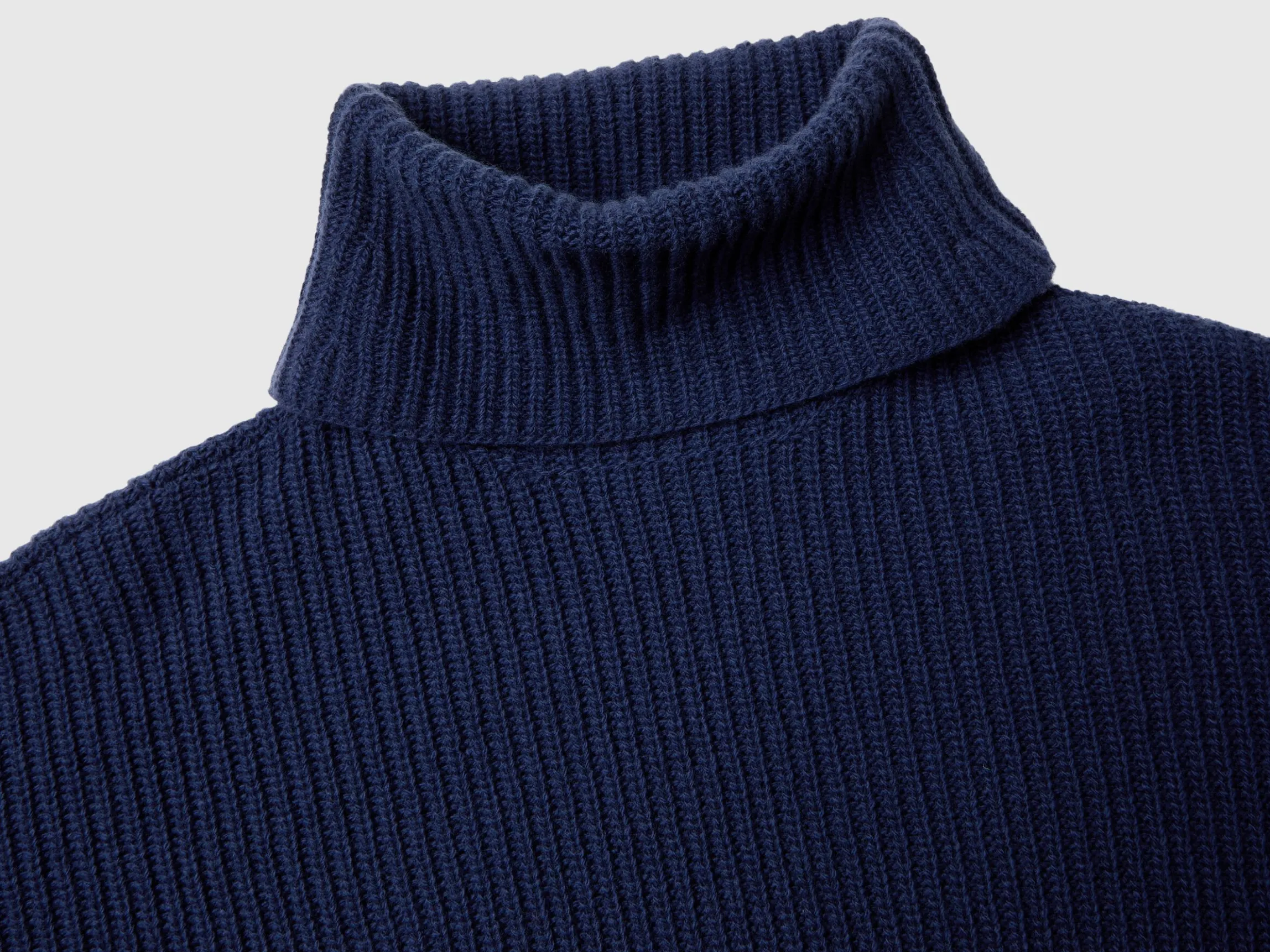 Turtleneck with wide collar