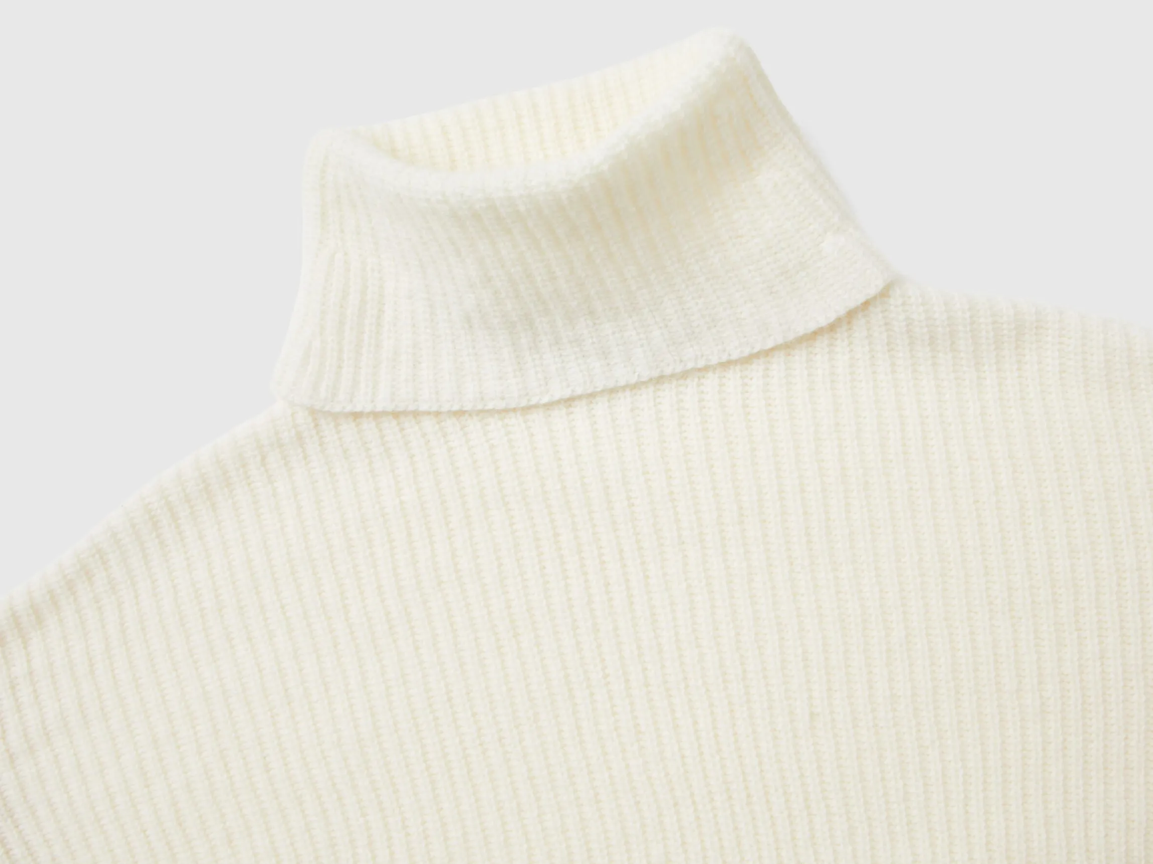 Turtleneck with wide collar