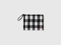 Two-tone check clutch