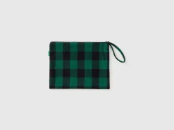 Two-tone check clutch