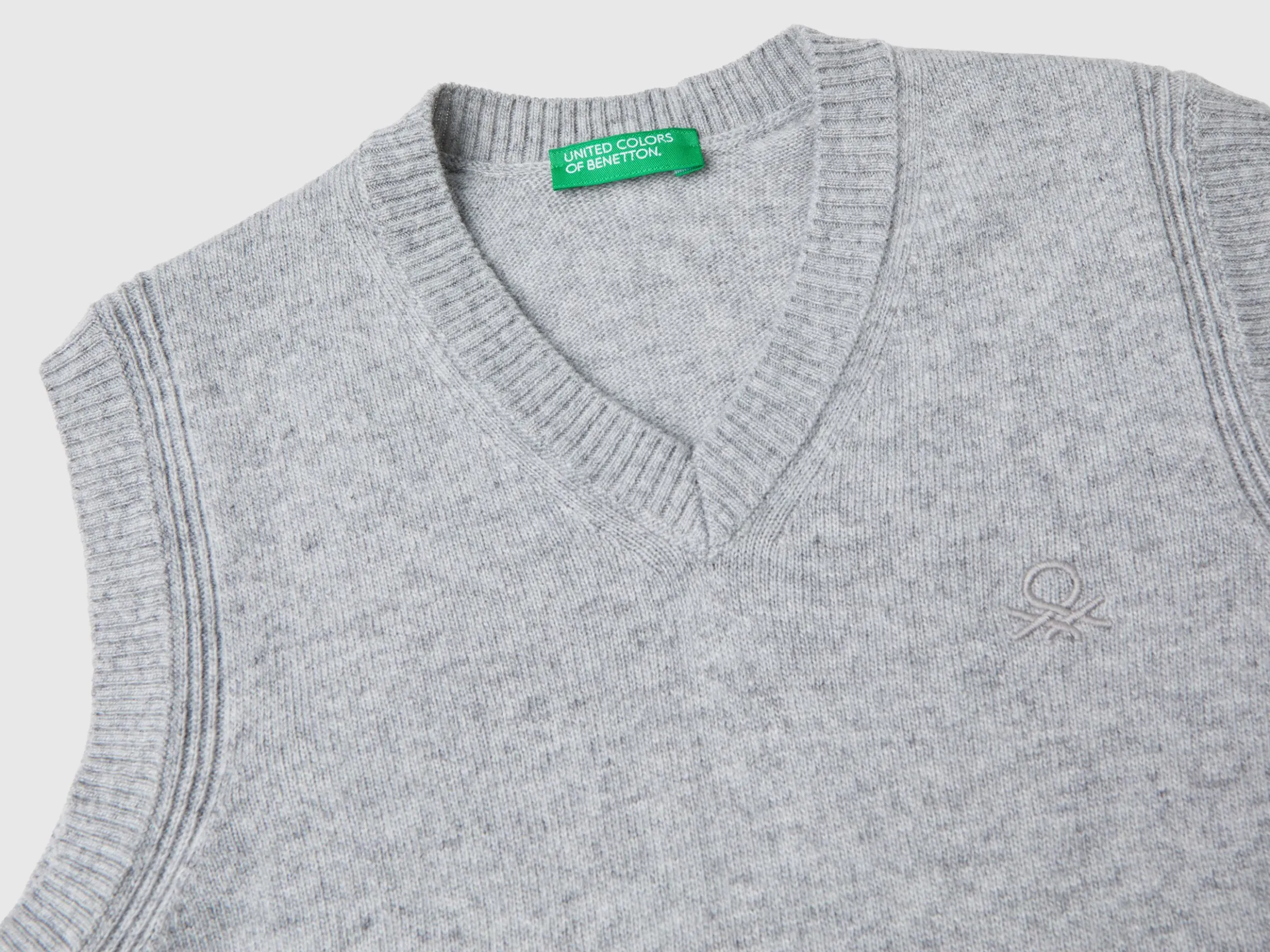 Vest in cashmere and wool blend