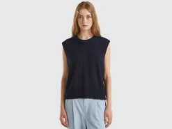 Vest in wool and viscose blend