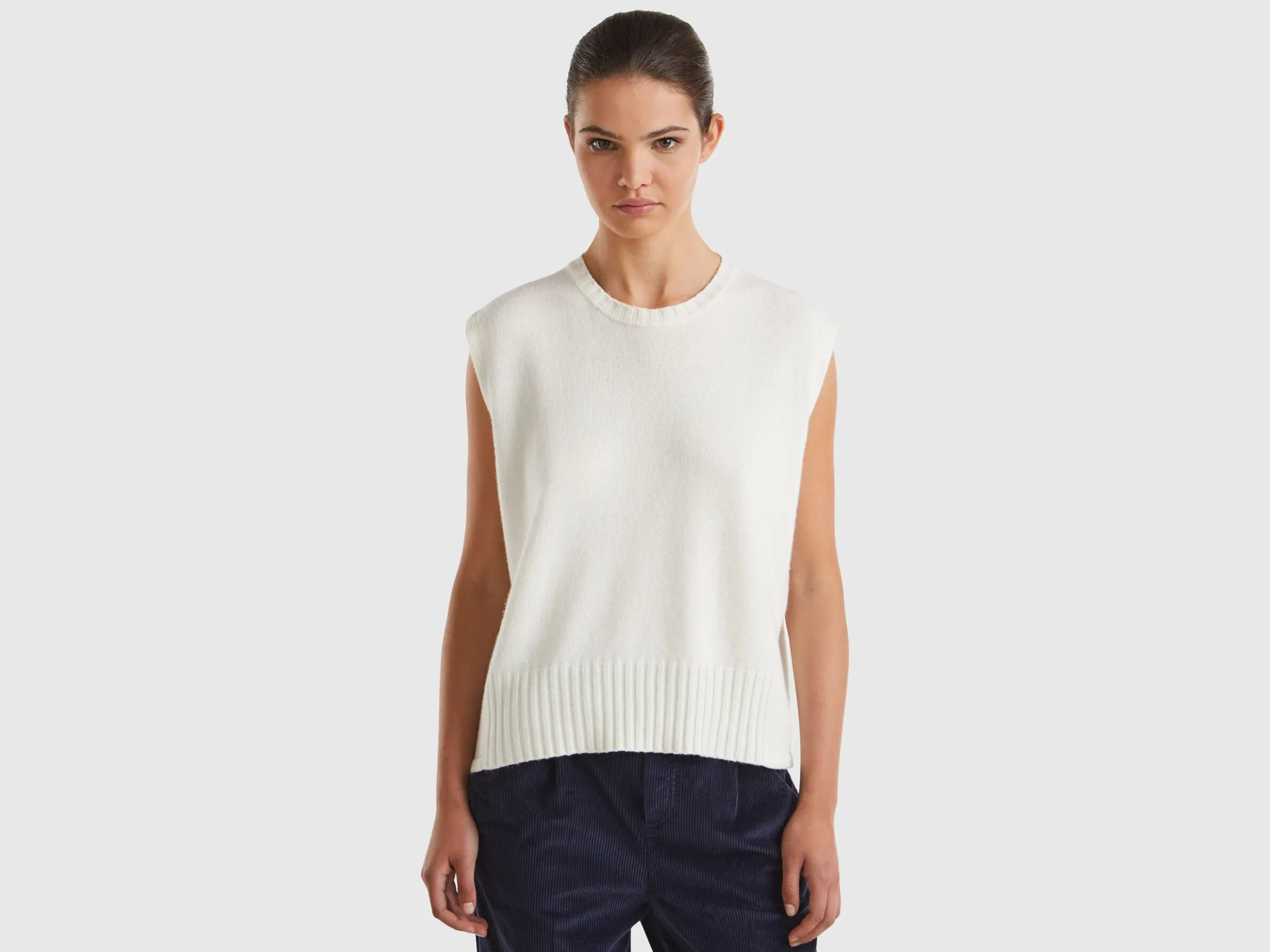 Vest in wool and viscose blend