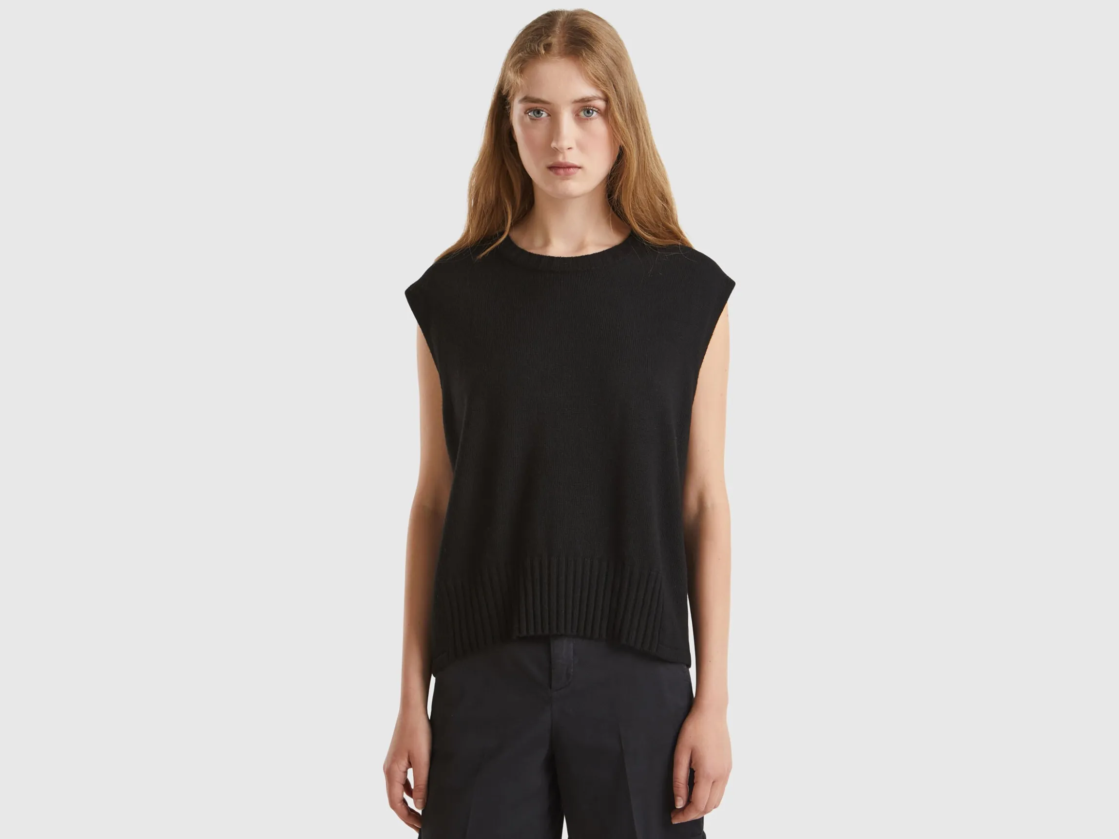 Vest in wool and viscose blend